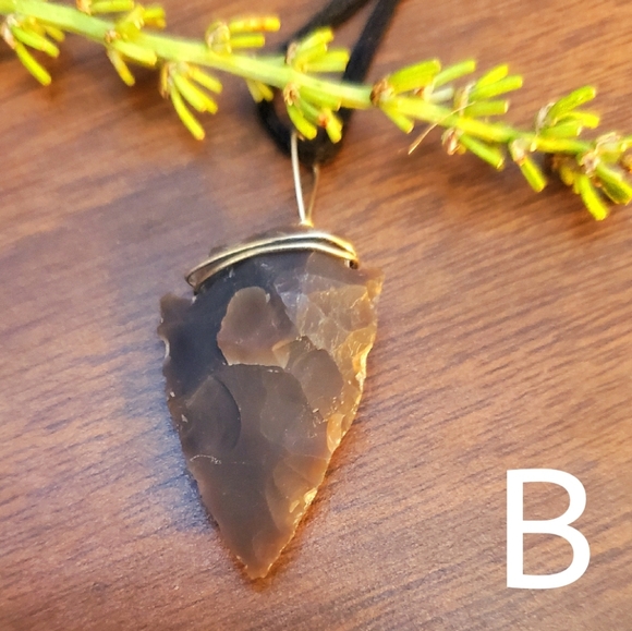 🌿 Natural Stone Arrowhead Necklace 🌿 - Picture 3 of 13